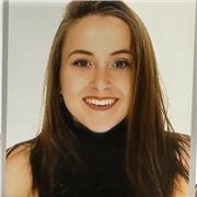 Profesora titulada en magisterio de educación primaria con mención en audios y lenguaje y con experiencia en el sector.